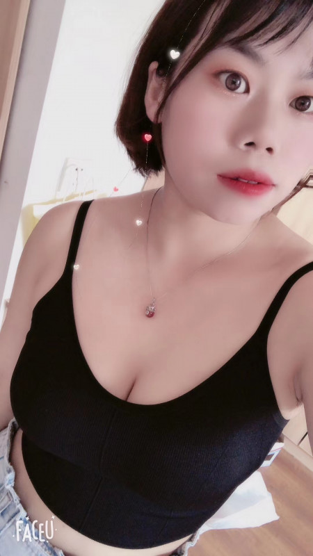 阳澄湖边的瑜伽小姐姐